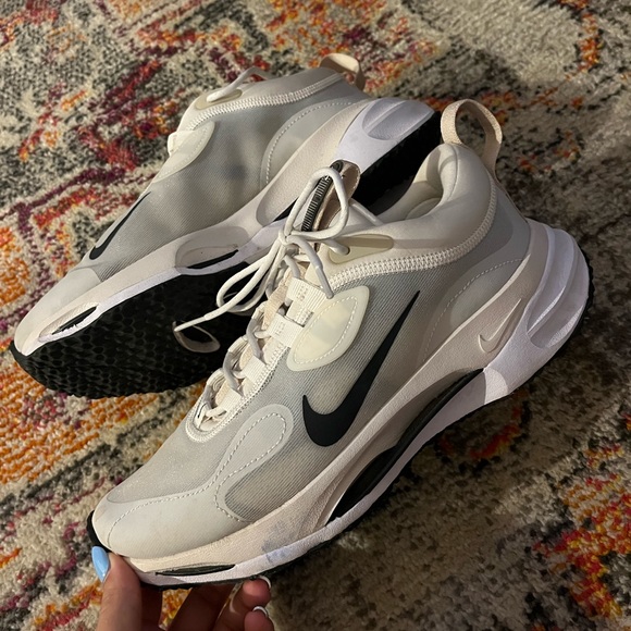 Nike Spark Shoe - Picture 2 of 2